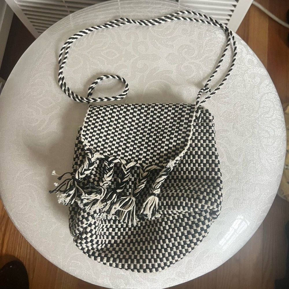 Item: handmade bag from Peru